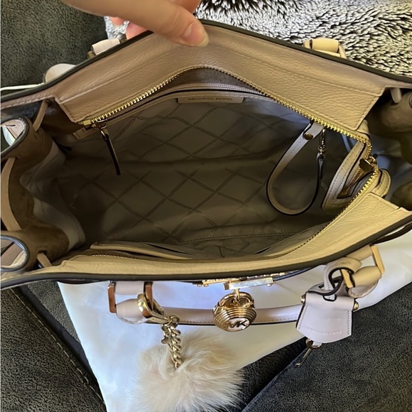 Pink/Powder blush Michael Kors purse. Gold chain handle. Lock and key keychain - Picture 6 of 8